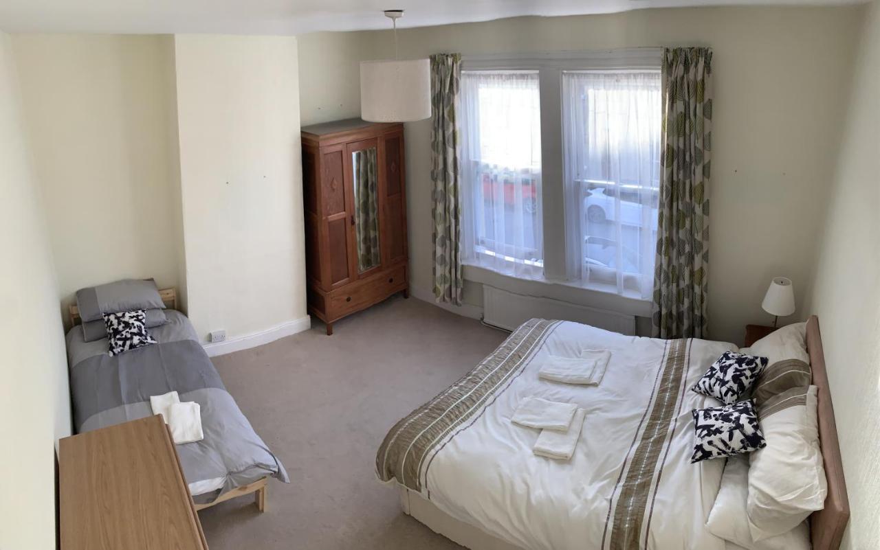 O'Reilly'S Holiday House Bath Bagian luar foto